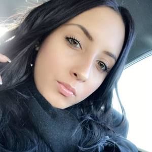 Meet your Posher, Marialis